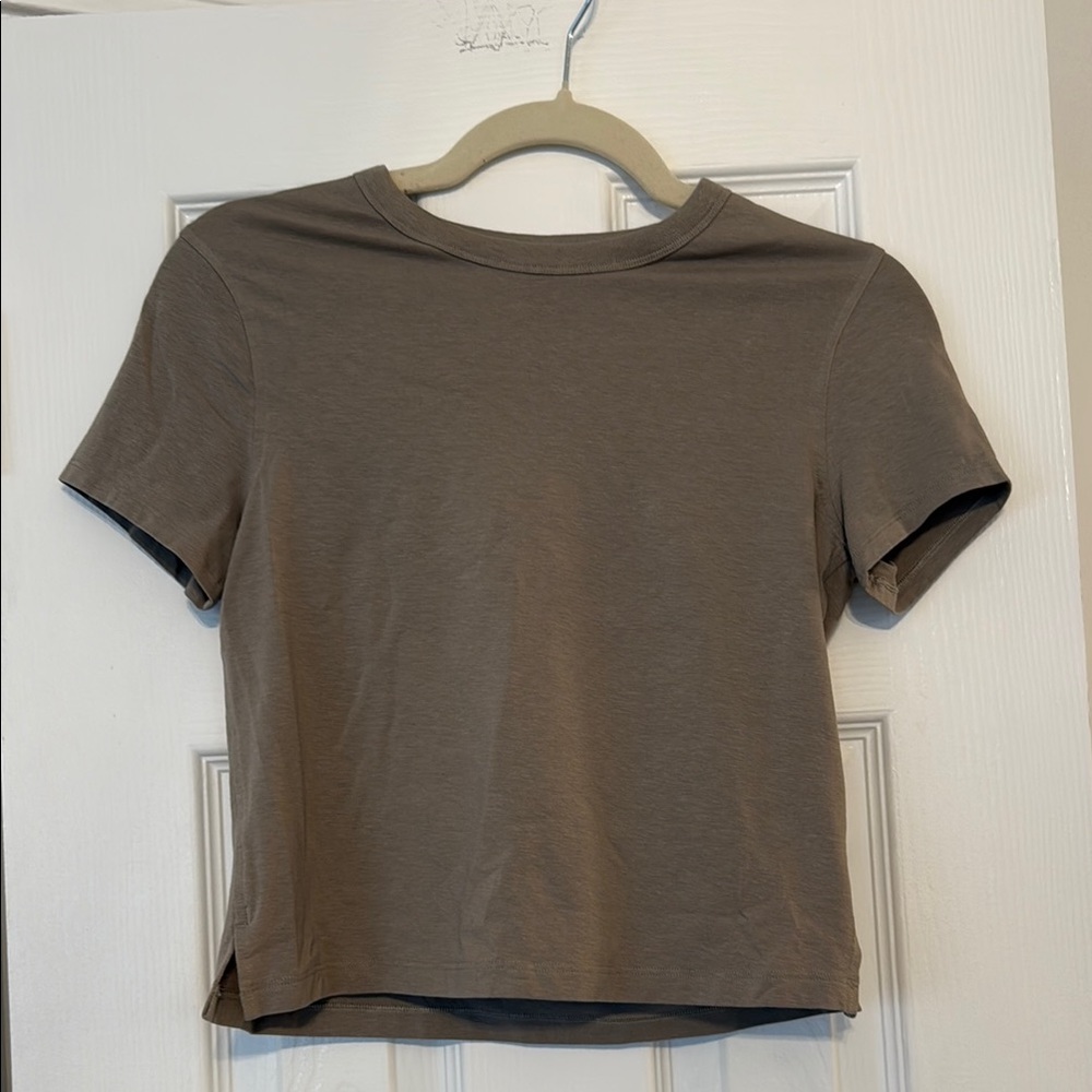 Lululemon Athletica Tan/ Khaki Cropped Fitted T-Shirt